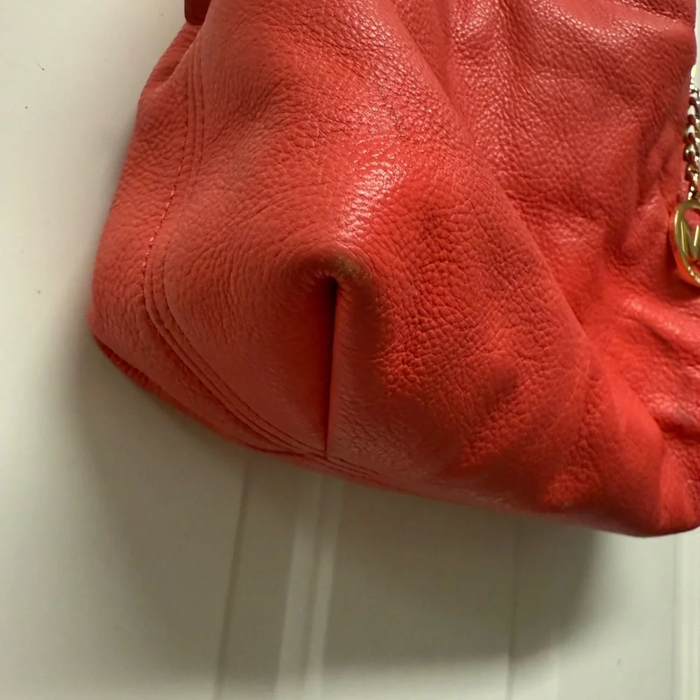 Michael Kors | Jet Set Chain Leather Shoulder Bag in Coral - Picture 3 of 6